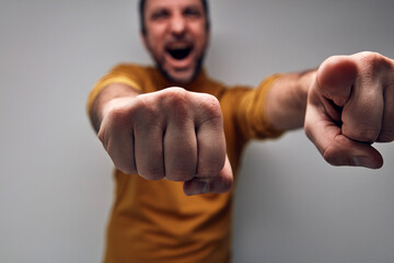 Adult man threatening to someone.