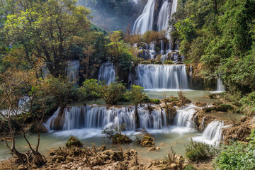 Obraz premium Thi lo su Waterfall,beautiful waterfall in deep in rain forest,Tak province, Thailand,