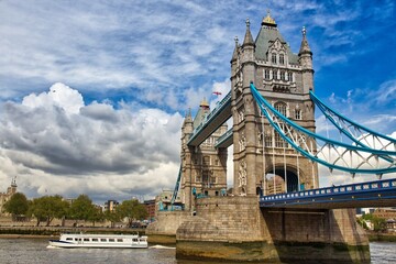 Fototapeta na wymiar London UK - Tower Bridge