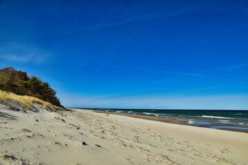 Himmel über dem Strand der Ostsee