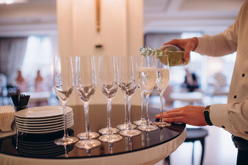 catering, the waiter pours alcohol into glasses