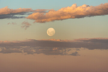 Fototapeta premium sunset over the lake