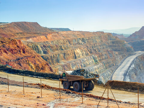 Extracci&oacute;n de minerales en la mina de Riotinto, Huelva