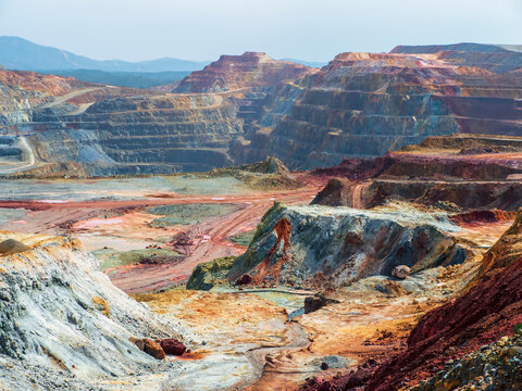 Extracci&oacute;n de minerales en la mina de Riotinto, Huelva
