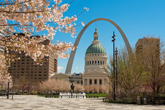 St. Louis downtown's Kiener Plaza in the spring