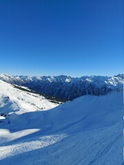 Fototapeta na wymiar beautiful landscape of the alps in austria on a sunny day