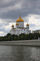 Fototapeta premium Moscow Russia - August 23, 2021: Cathedral of Christ the Saviour on the bank of the Moscow River