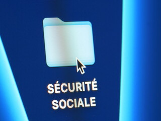 Sécurité sociale - photo macro d'un dossier sur un écran d'ordinateur