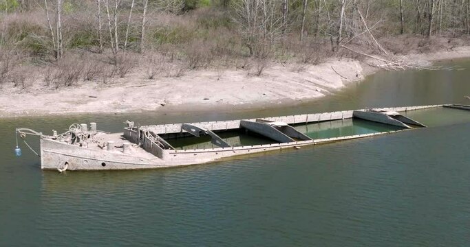 Fiume Po isola internati relitto seconda guerra mondiale