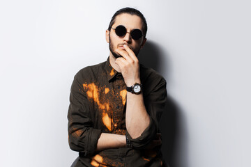 Obraz premium Studio portrait of young confident thoughtful man on white background.