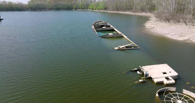 Fiume Po isola internati relitto seconda guerra mondiale