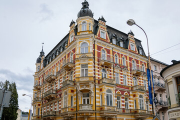 Obraz premium Marianske lazne, Czech Republic, 7 August 2021: Romantic architecture of Bohemia, spa city Marienbad, colorful houses with beautiful facades of wellness hotel at sunny summer day, cultural monument