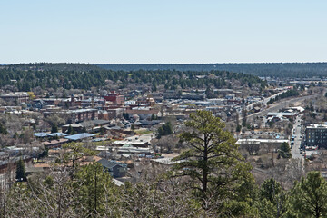 A view of Flagstaff, taken from near the Lowell Observatory, and showing the historic center, Route 66 and the railroad.