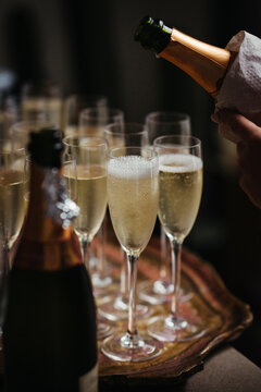 champagne serving