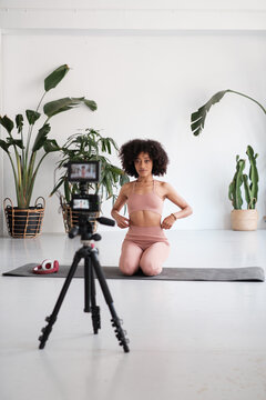 online fitness class with streamer instructor