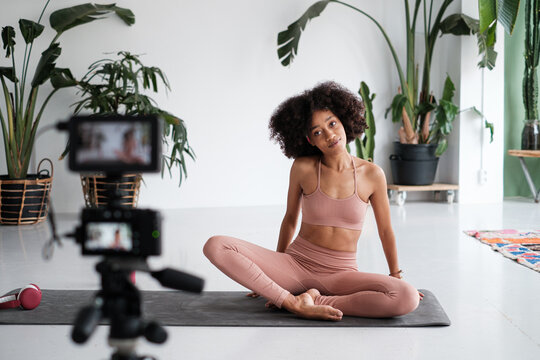  fitness class by streaming with instructor