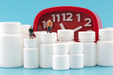 Miniature creative time and medical insurance for the elderly