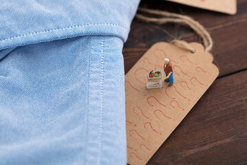 Buying clothes in miniature is not clear about the price