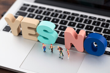 The struggle between miniature creative network keyboard warriors