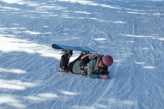 Snowboarder fall