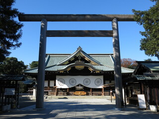 東京九段の靖国神社（中門鳥居・拝殿）　Yasukuni Shrine