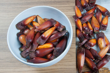pinhão inside a pot on the table