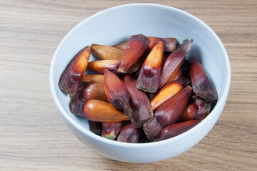pinhão inside a pot on the table