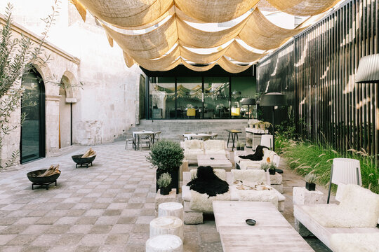 High-End Courtyard Restaurant in Historic Location