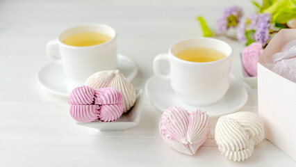 Obraz na płótnie Canvas Marshmallow set with tea