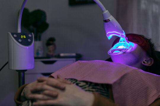 LED Light Helps To Whiten Teeth