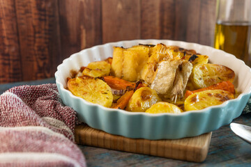 Stockfisch mit Kartoffeln im Backofen