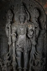 Fotobehang Stenen sculptuur van hindoegoden met selectieve aandacht, 12e-eeuwse hindoetempel, oude stenen kunst en sculpturen in elke pilaar, Chennakeshava-tempel, Belur, Karnataka, India. © Vinayak Jagtap