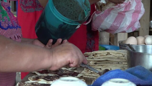 Women cooking mexican food from Oaxaca.