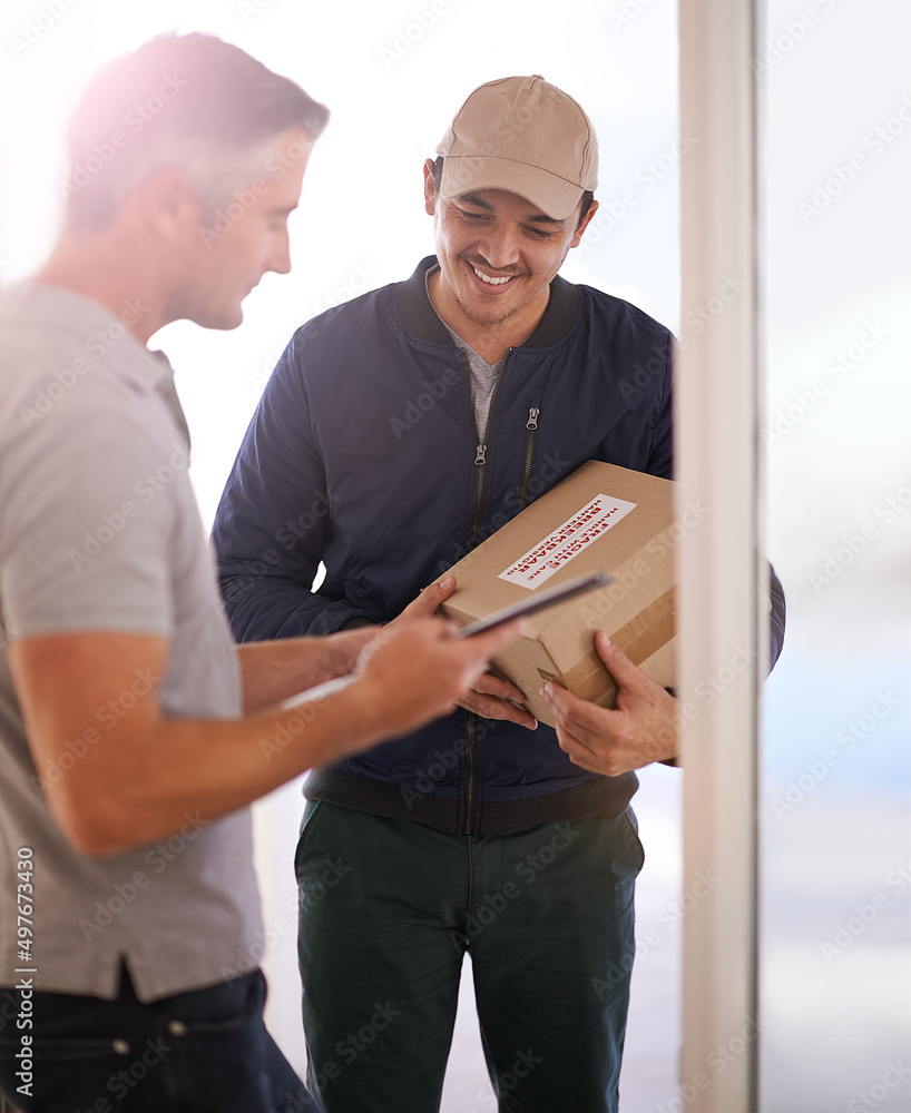 Aufkleber just sign at the bottom. shot of a courier making a delivery to a smiling customer.