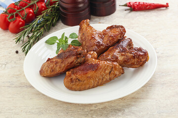 Roasted chicken wings with spicy sauce