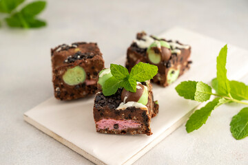 Bite sized chocolate and mint dessert, bite sized sweet cake dessert.