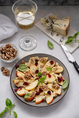 Blue cheese and apples appetizer with walnuts, cranberries and honey.
