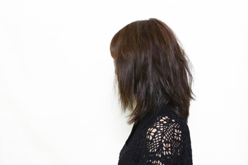 女性　後ろ姿　カットモデル　ヘアスタイル　美容
ビフォー　サロン　