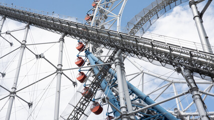 遊園地　観覧車　ジェットコースター