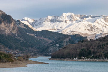 Obraz premium Lanuza Reservoir. Sierra de Tendeñera. Rock of Sabocos