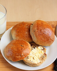 Whole wheat teacakes with raisin