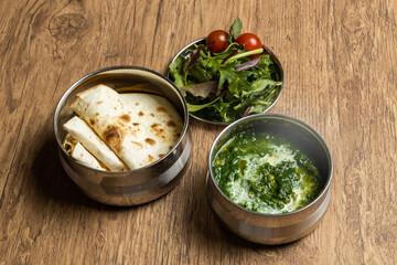 スパイスカレー　Spinach and bean spice curry