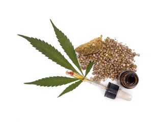 Cannabis Blatt isoliert mit CBD ÖL