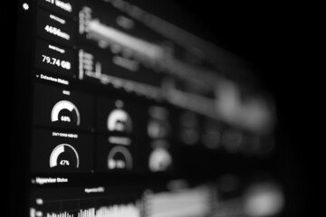 Gráfica de rendimiento de máquinas tecnológicas de ordenadores en una pantalla