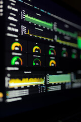 Gr&aacute;fica de rendimiento de m&aacute;quinas tecnol&oacute;gicas de ordenadores en una pantalla