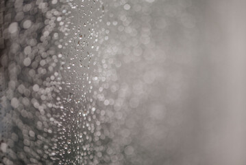 Krople deszczu na szybie, zabawa perspektywą © Radosaw