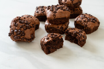 dark chocolate brownies topped by chocolate chips
