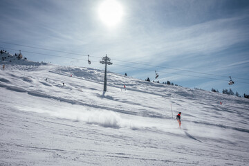 skier on the slope in the sun - obrazy, fototapety, plakaty