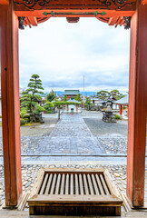 雨の甲斐善光寺　山梨県甲府市　KaiZenkoji in the rain. Yamanashi-ken Koufu city.