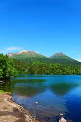 阿寒国立公園。神秘の湖、オンネトー。足寄、北海道、日本。6月下旬。